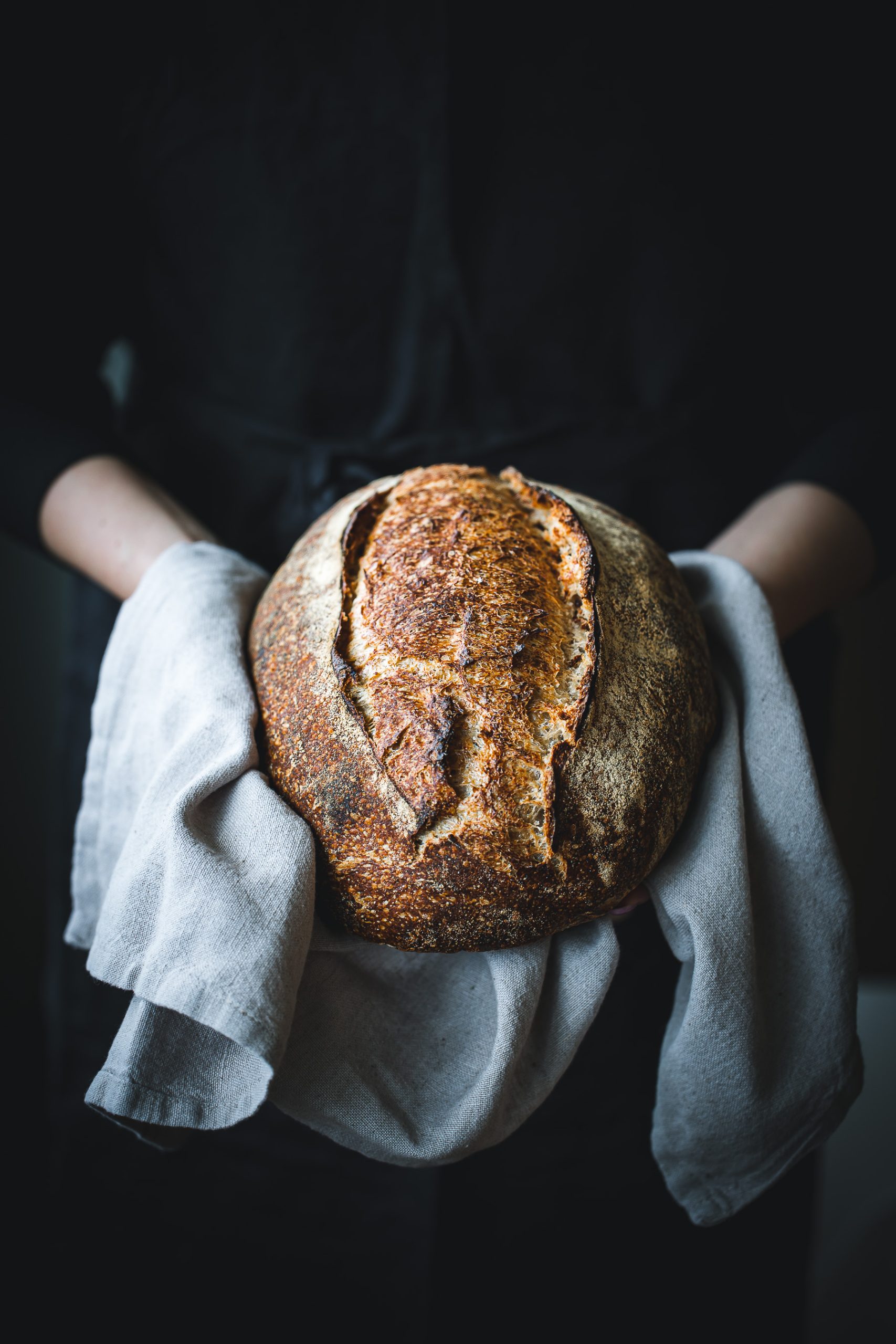 Domáci kváskový chlieb, fotografia jedla, food fotograf Zuzana Rainet, Bratislava Slovensko